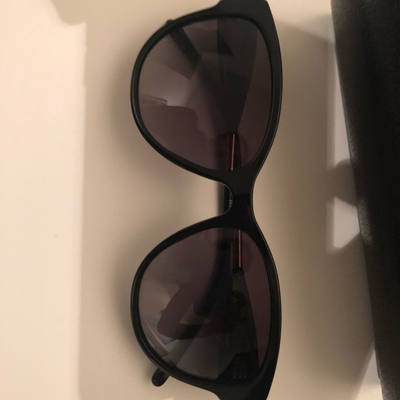 Burberry sunglasses - Picture 1 of 8